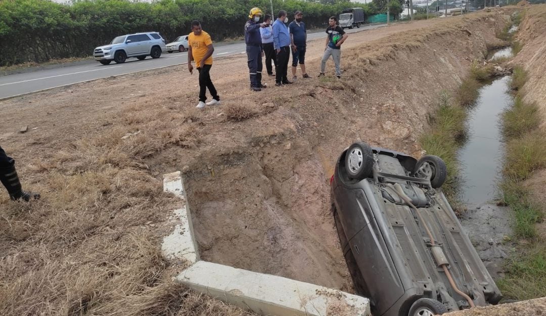 Accidente en curva en la vía Yumbo - Cali