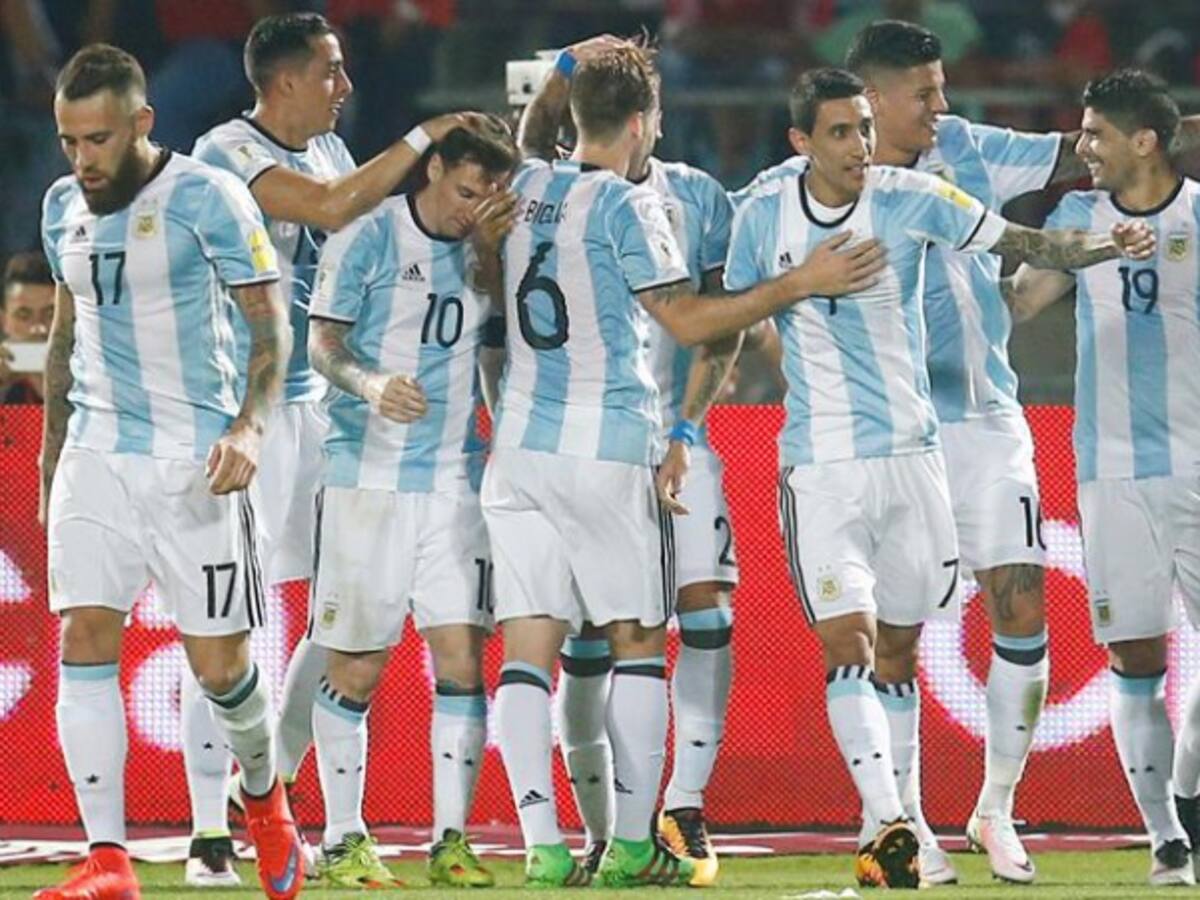 Chile cayó 1-2 ante Argentina en el debut de Pizzi en el banquillo rojo