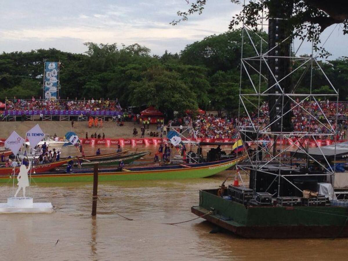 Las playas del Río Sinú se llenan de espectadores ansiosos por presenciar el primer concierto de la gira "Loco por Amor"