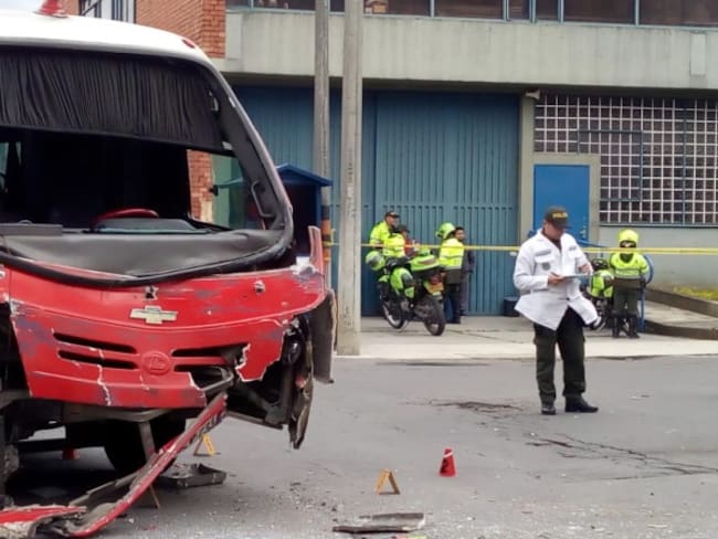 Un muerto y 22 heridos en accidente de dos buses del Sitp