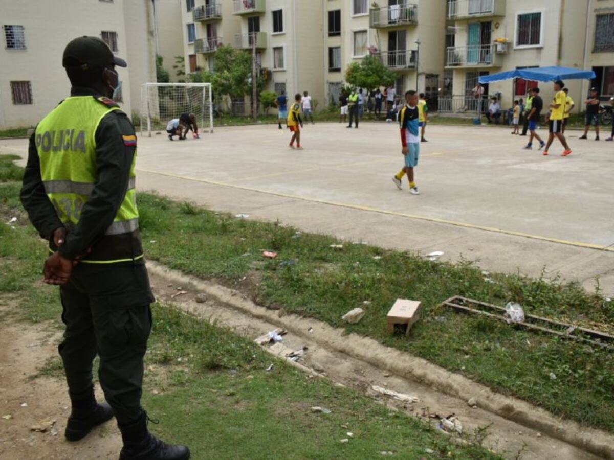 Policía realizó jornada deportiva con niños y adolescentes de Bicentenario