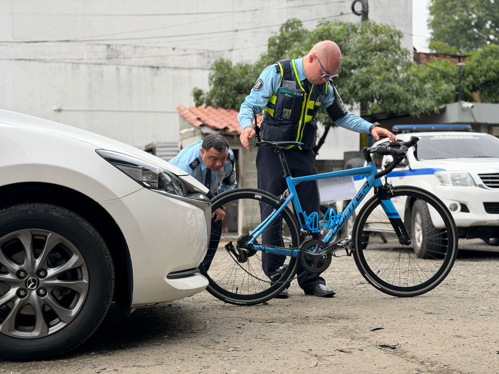 Vehpuclo inmovilizado por arrollar  aun ciclista- foto secretaría de Movilidad de Medellín