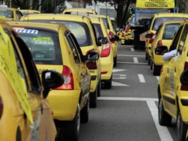 El AMCO analiza la posibilidad de modificar pico y placa para taxis