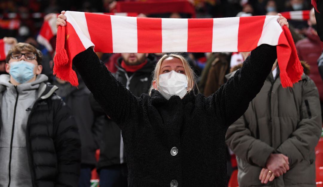 Hinchas volverían a los estadios en el fútbol inglés.