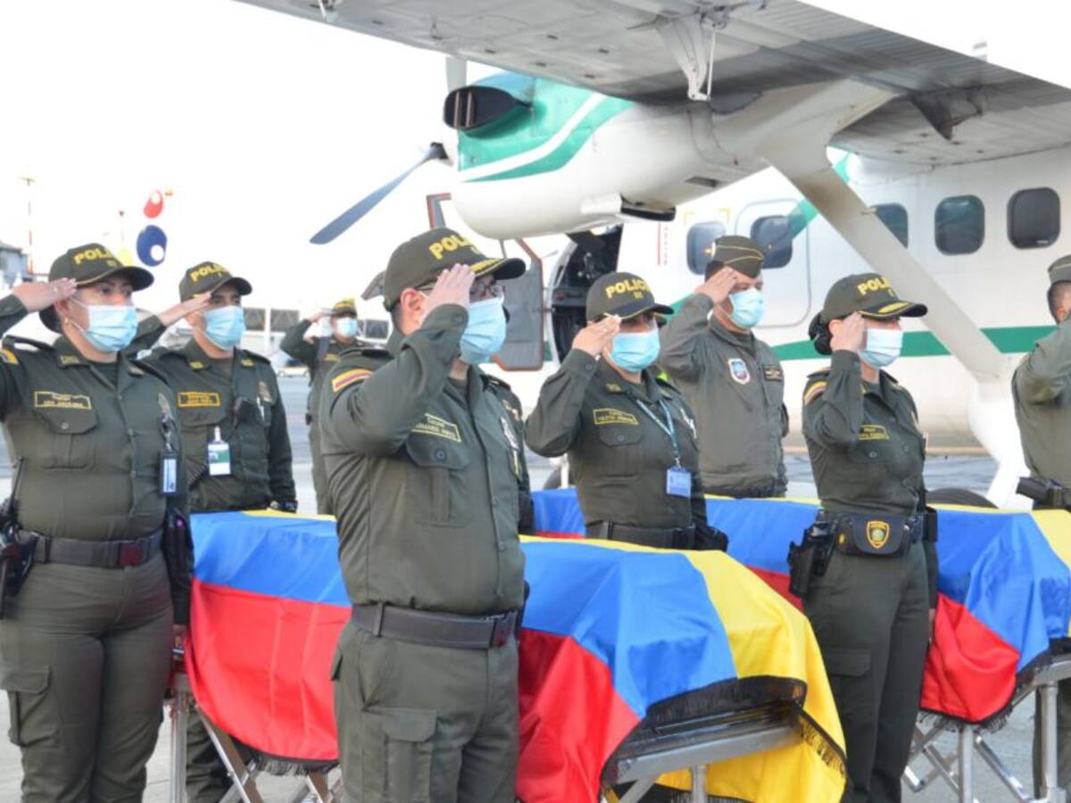 Trasladaron a Medellín los cuerpos de los dos policías asesinados en Chocó