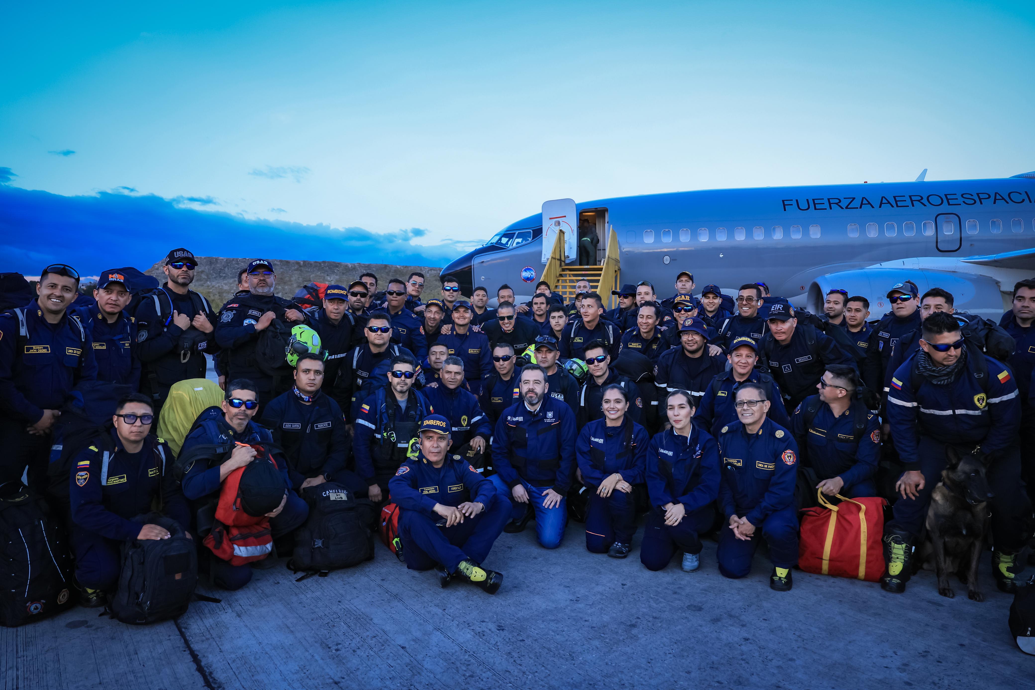 Bomberos de Bogotá regresan tras labores de rescate en Cali. Foto: Alcaldía de Bogotá.