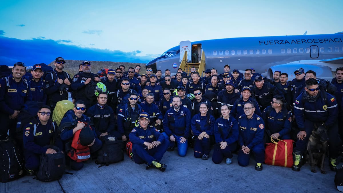 Alcalde Galán recibió a Bomberos que estaban en Cali por terremoto: “los mejores rescatistas”