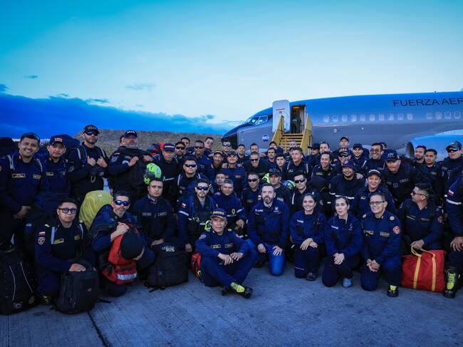 Bomberos de Bogotá regresan tras labores de rescate en Cali. Foto: Alcaldía de Bogotá.