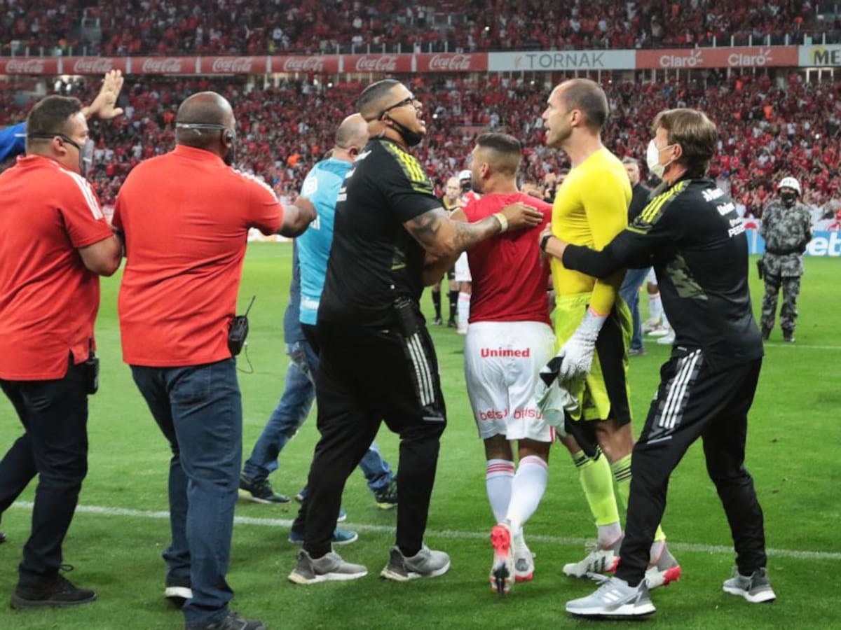 Indignante: Jugadores de Inter celebraron con ataúdes victoria ante Gremio