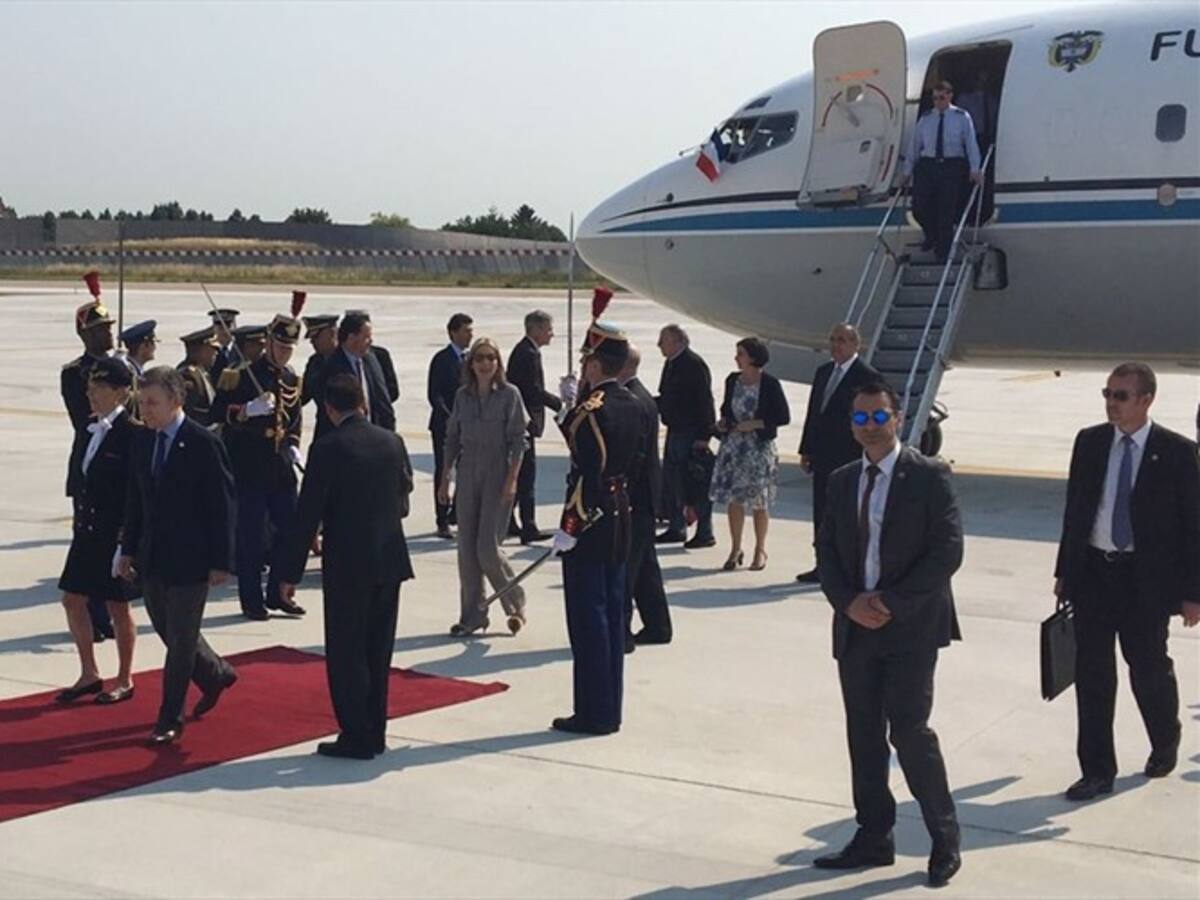 Santos ya está en Francia para reunirse con Macron
