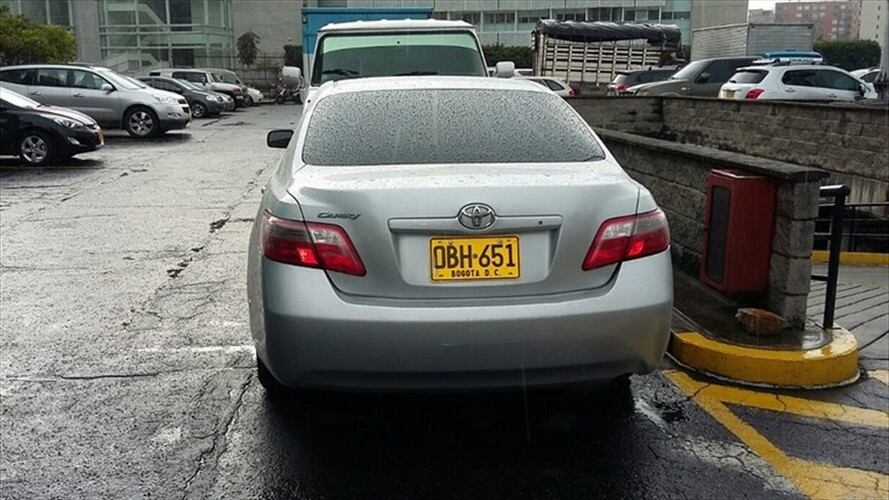 En Bogotá fue capturado el conductor de un vehículo oficial asignado al Congreso de la República, en cuyo interior transportaba la suma de $613’950.000. Foto: Colprensa