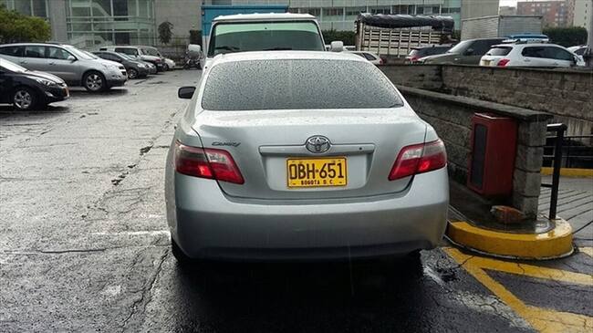 En Bogotá fue capturado el conductor de un vehículo oficial asignado al Congreso de la República, en cuyo interior transportaba la suma de $613’950.000. Foto: Colprensa