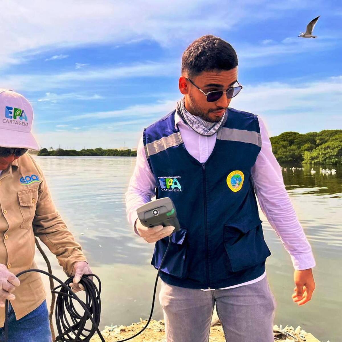Evalúan la calidad ambiental de los canales que rodean el mercado de Bazurto