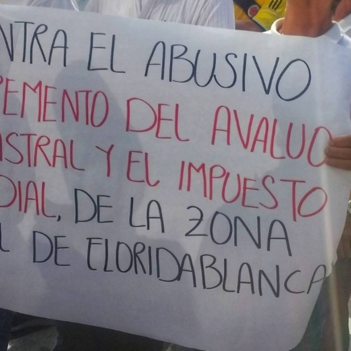 “Nos van a cobrar impuestos hasta por la casa del perro” líder de Floridablanca