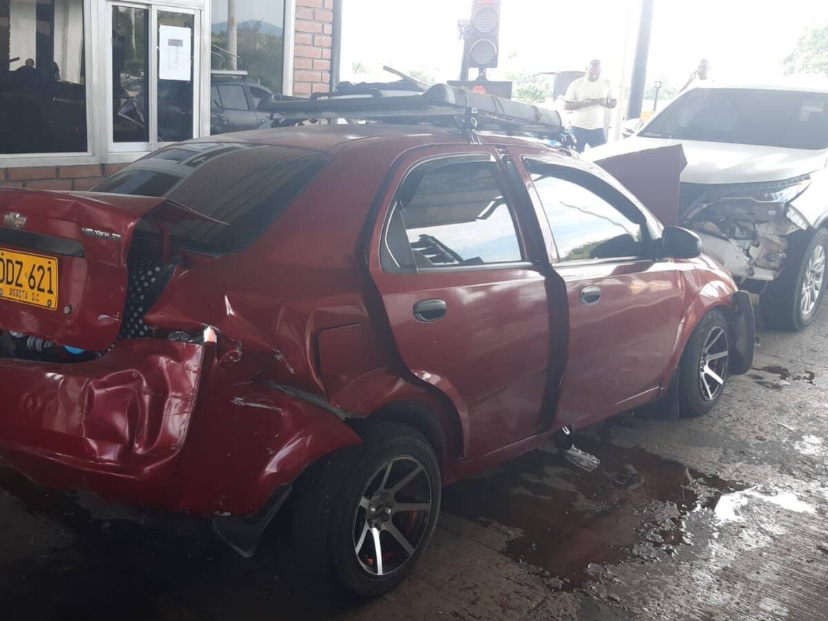 Investigan causas de aparatoso choque de vehículos en el peaje de El Carmen de Bolívar