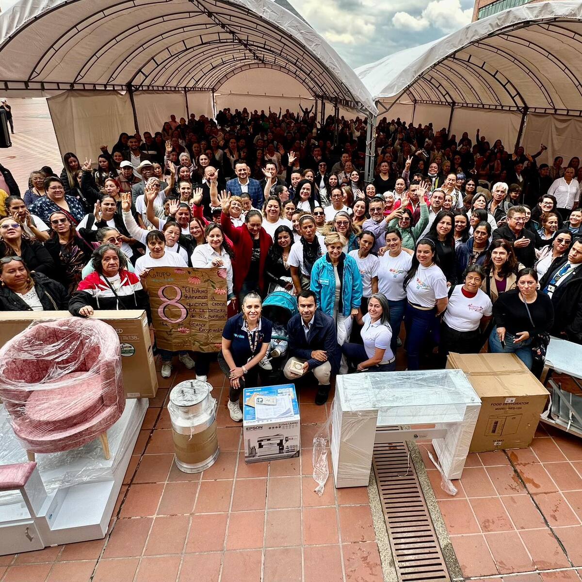 500 mujeres recibieron insumos y capital semilla para fortalecer ideas de negocio en Cundinamarca