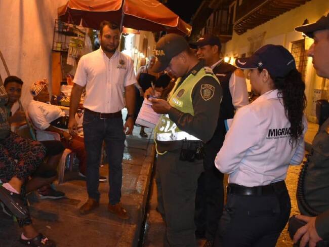 Adelantan jornada de seguridad que dejó 11 comparendos en Cartagena