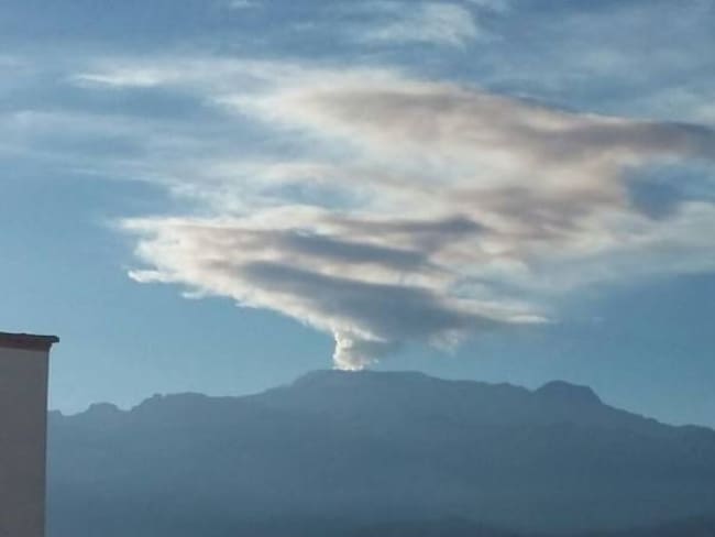 Alerta en norte del Tolima por emisión de ceniza del volcán Nevado del Ruiz