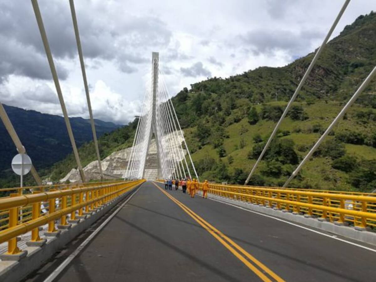 Crece polémica por alarmantes fallas del puente de Hisgaura