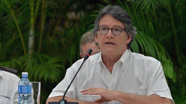 Gustavo Bell expresó en rueda de prensa su frustración por no haber logrado un cese al fuego bilateral con esta guerrilla. Foto: Getty Images