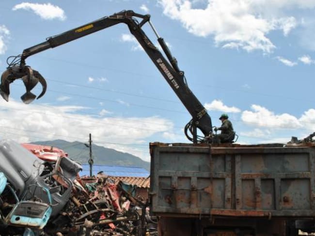 Denuncian presuntas irregularidades en contrato de chatarrización