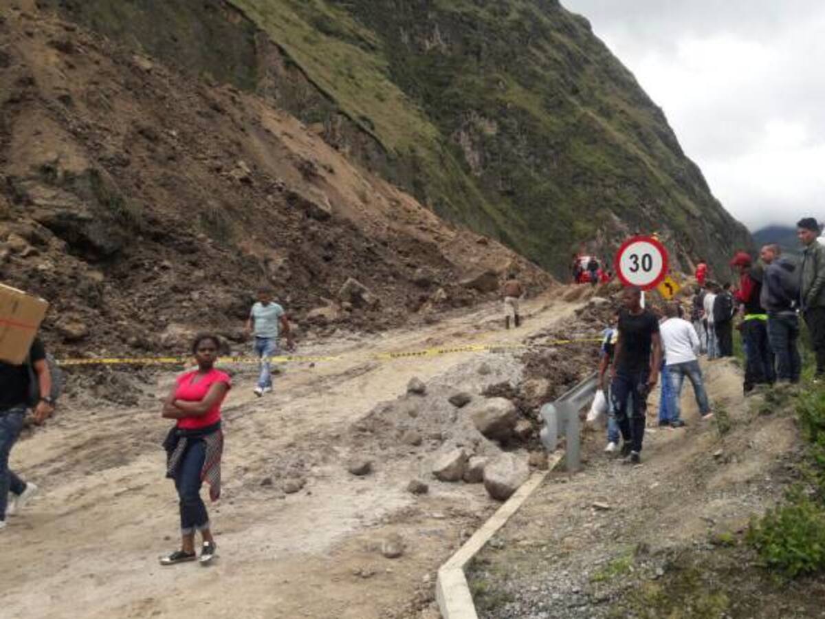 Derrumbe sobre la vía al mar deja saldo trágico de 13 personas fallecidas