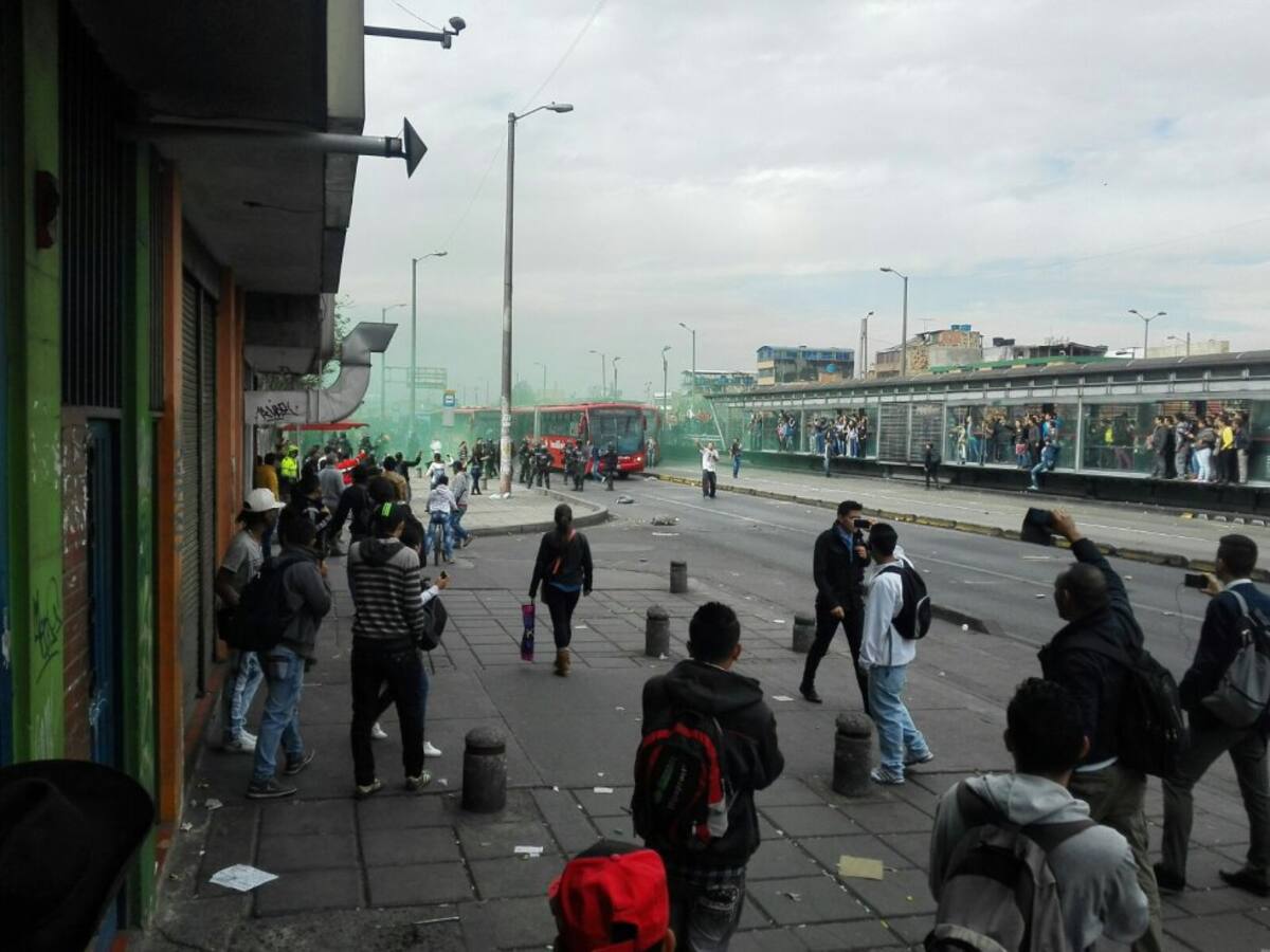 Hasta el lugar llegaron las autoridades para intentar disuadir la manifestación que mantuvo bloqueada la operación en la Avenida de Las Américas.