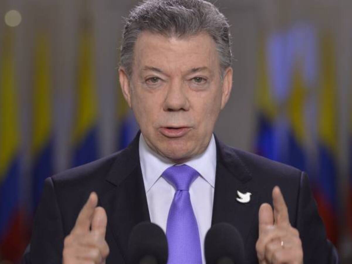 Dinero de la venta de Isagen no es para tapar huecos fiscales: Santos