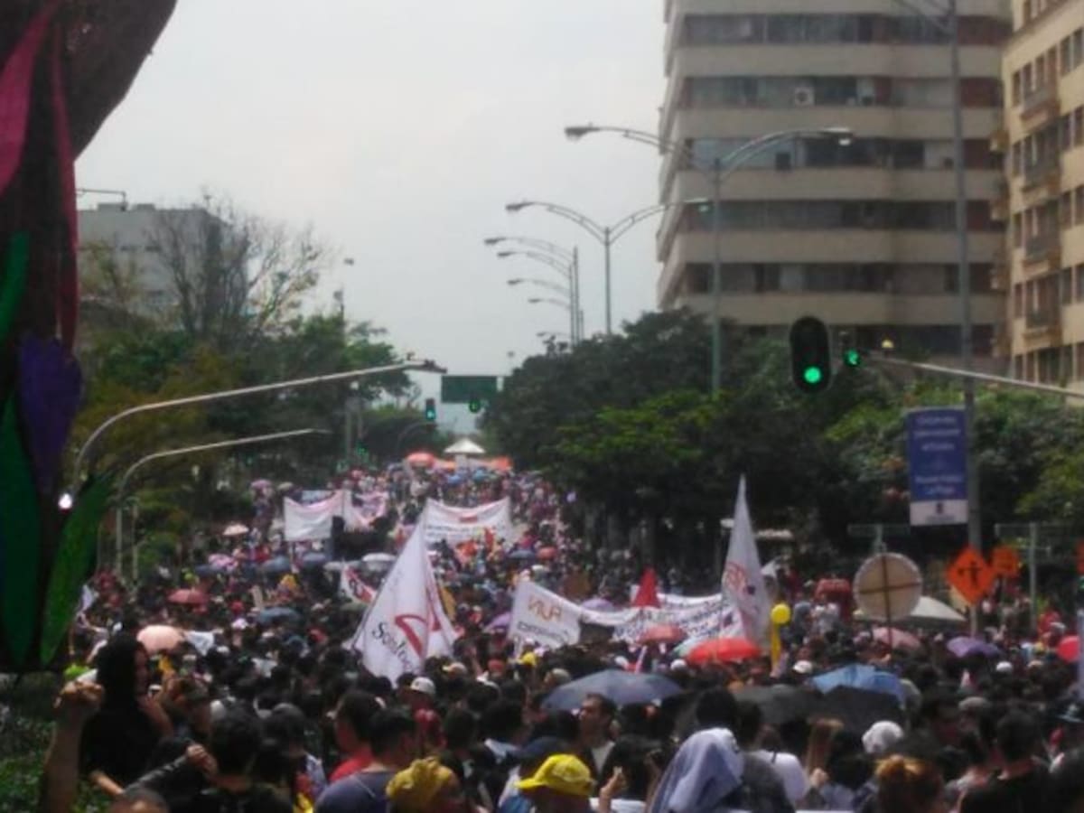 Estudiantes, profesores y trabajadores marcharon en Medellín