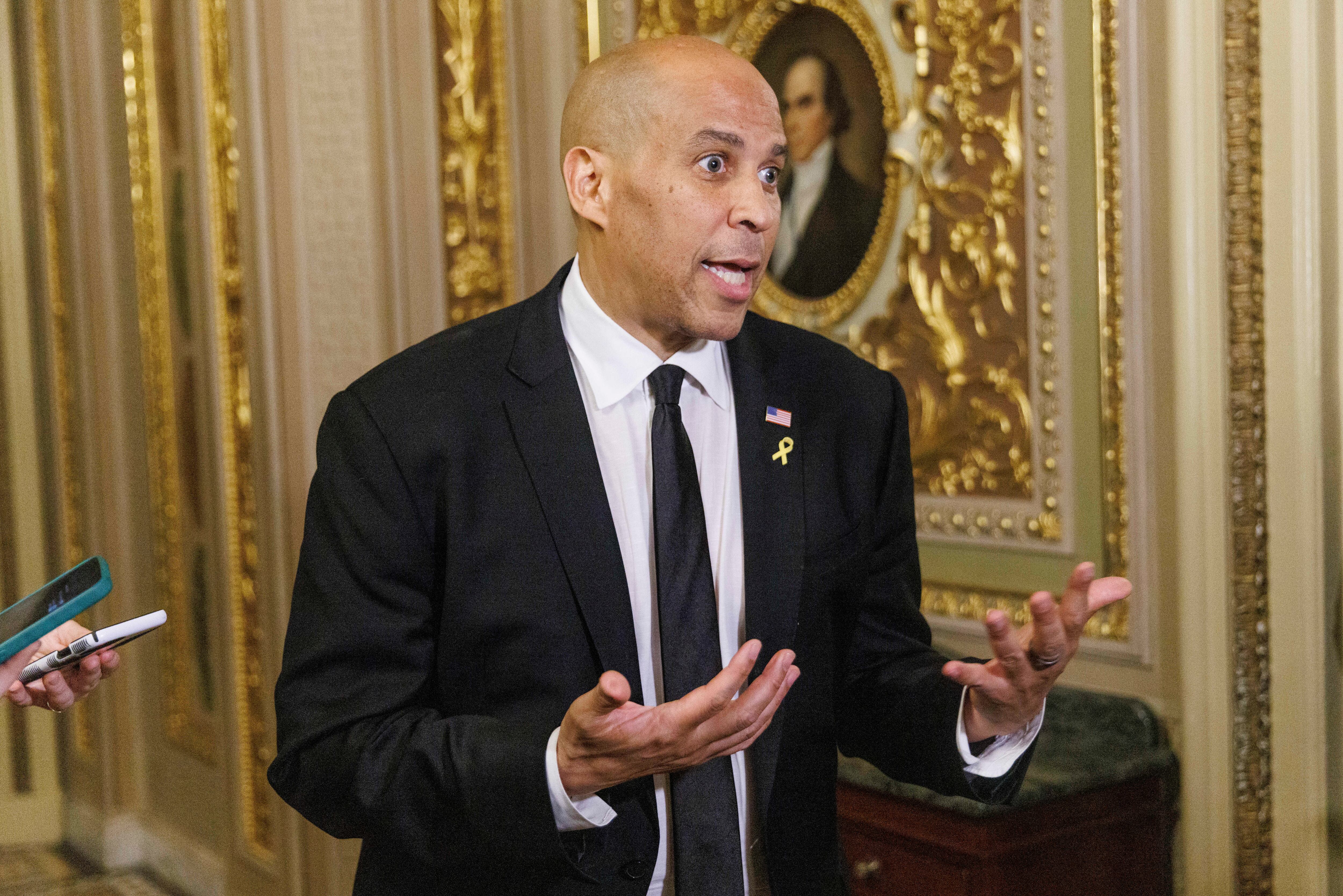 WASHINGTON (United States), 01/04/2025.- US Senator Cory Booker (Democrat of New Jersey) speaks to the media off the Senate floor after completing a record-breaking 25-hour, 5-minute filibuster in opposition to US President Trumps agenda in Washington, DC, USA, 01 April 2025.  EFE/EPA/AARON SCHWARTZ
