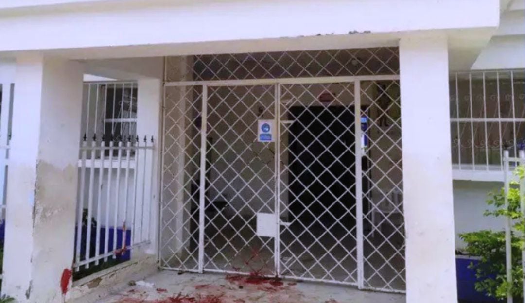 En medio de la trifulca una ambulancia fue atacada y el personal médico tuvo que salir del lugar