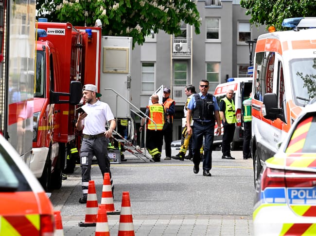 Fuerte despliegue policial en Sinzig, Alemania por un atraco a un banco con rehenes (Photo by Roberto Pfeil / AFP)