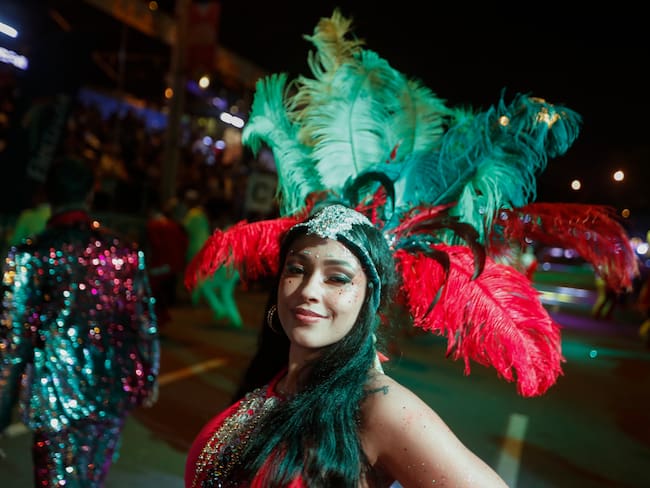 Bailarines se presentan en el Salsódromo, evento que da apertura a la feria de Cali. EFE/Ernesto Guzmán