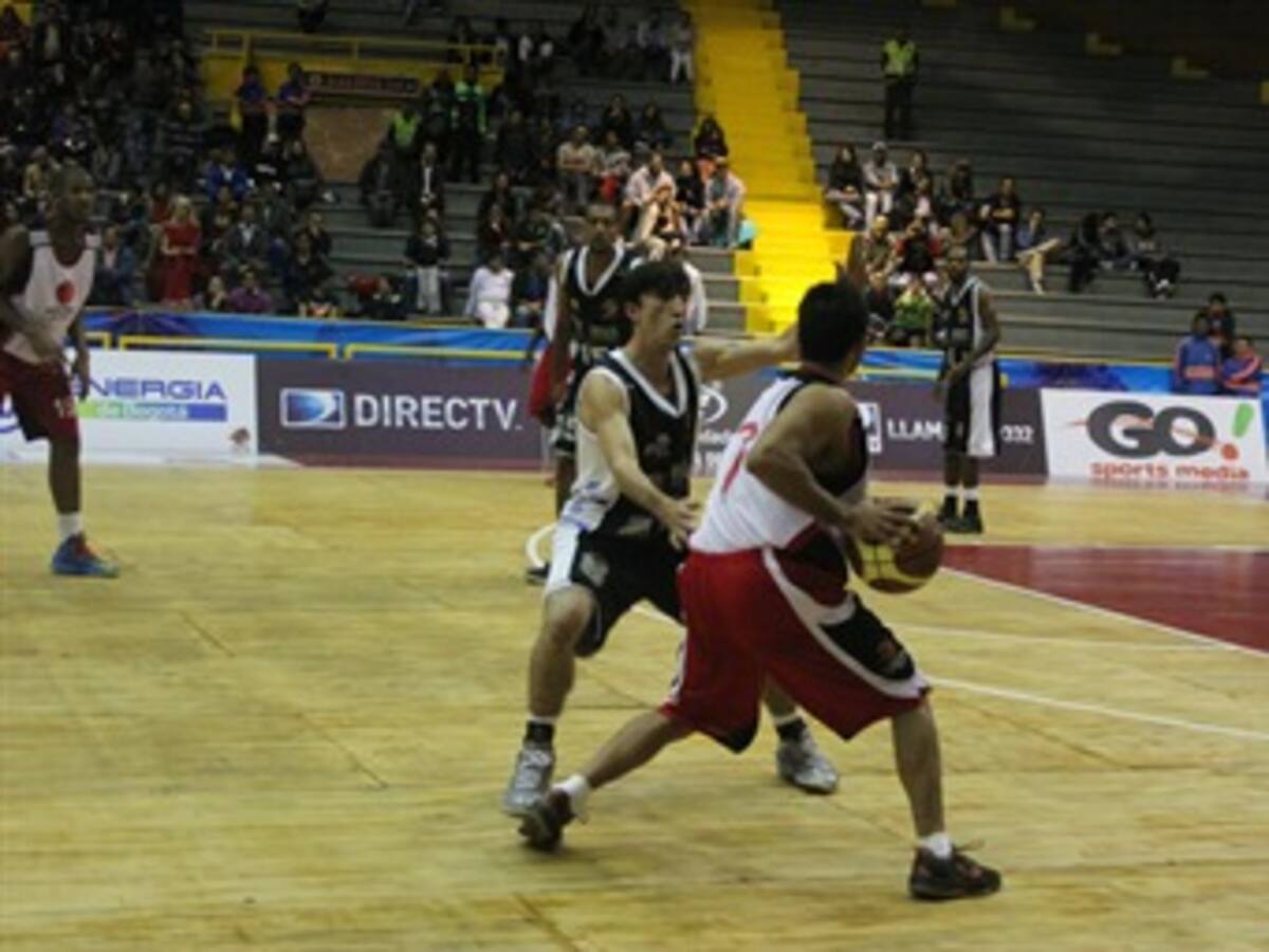 Piratas ganó y alcanzó la punta de la liga de baloncesto con Academia y Águilas de Tunja