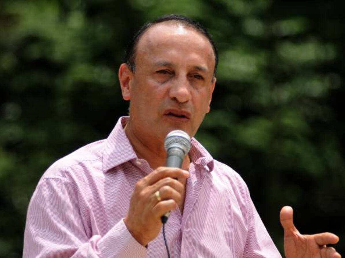 Álvaro Cruz acepta cargos por carrusel de contratos