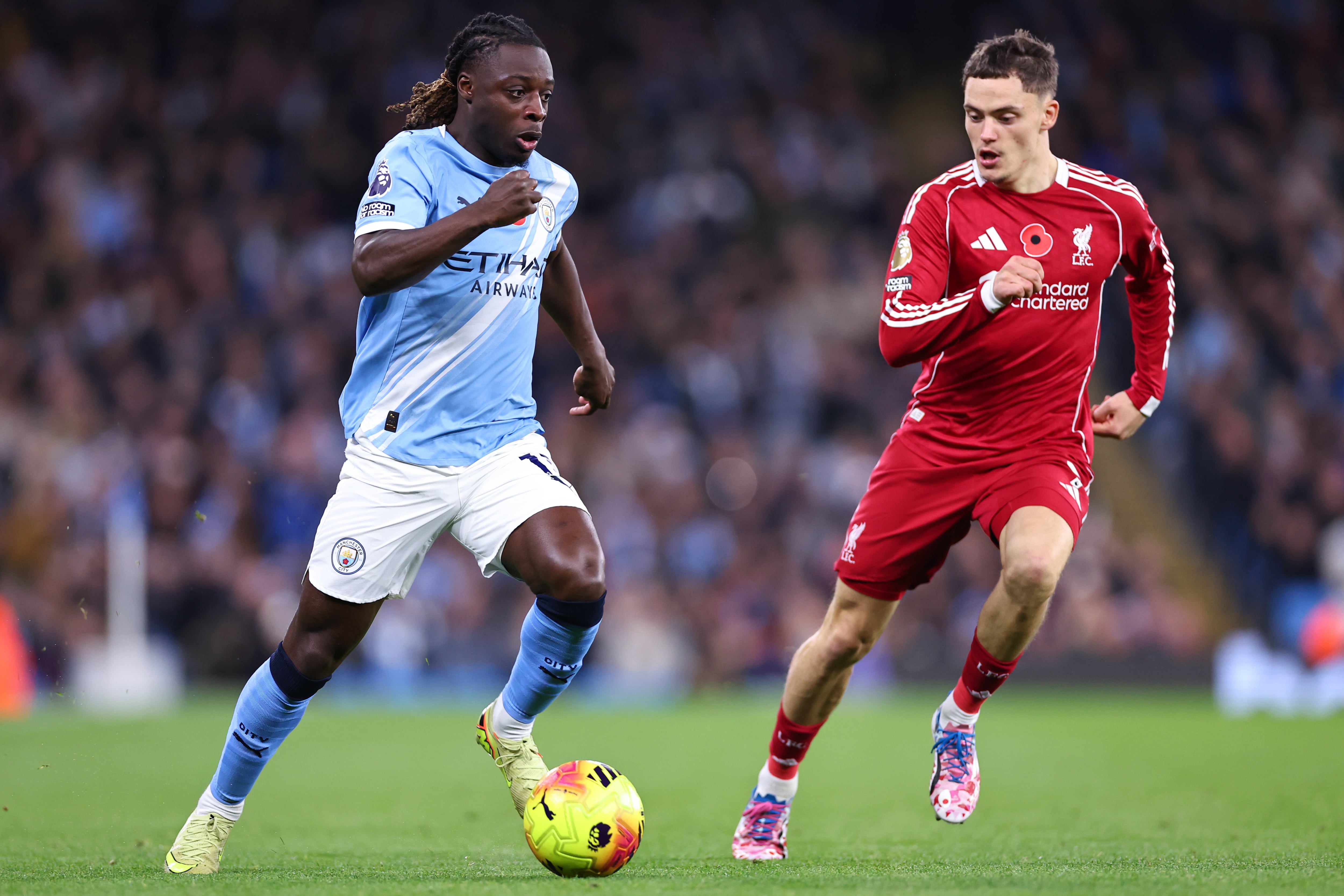 Jeremy Doku jugador de Manchester City y Florian Wirtz del  Liverpool en la Premier League / Getty Images