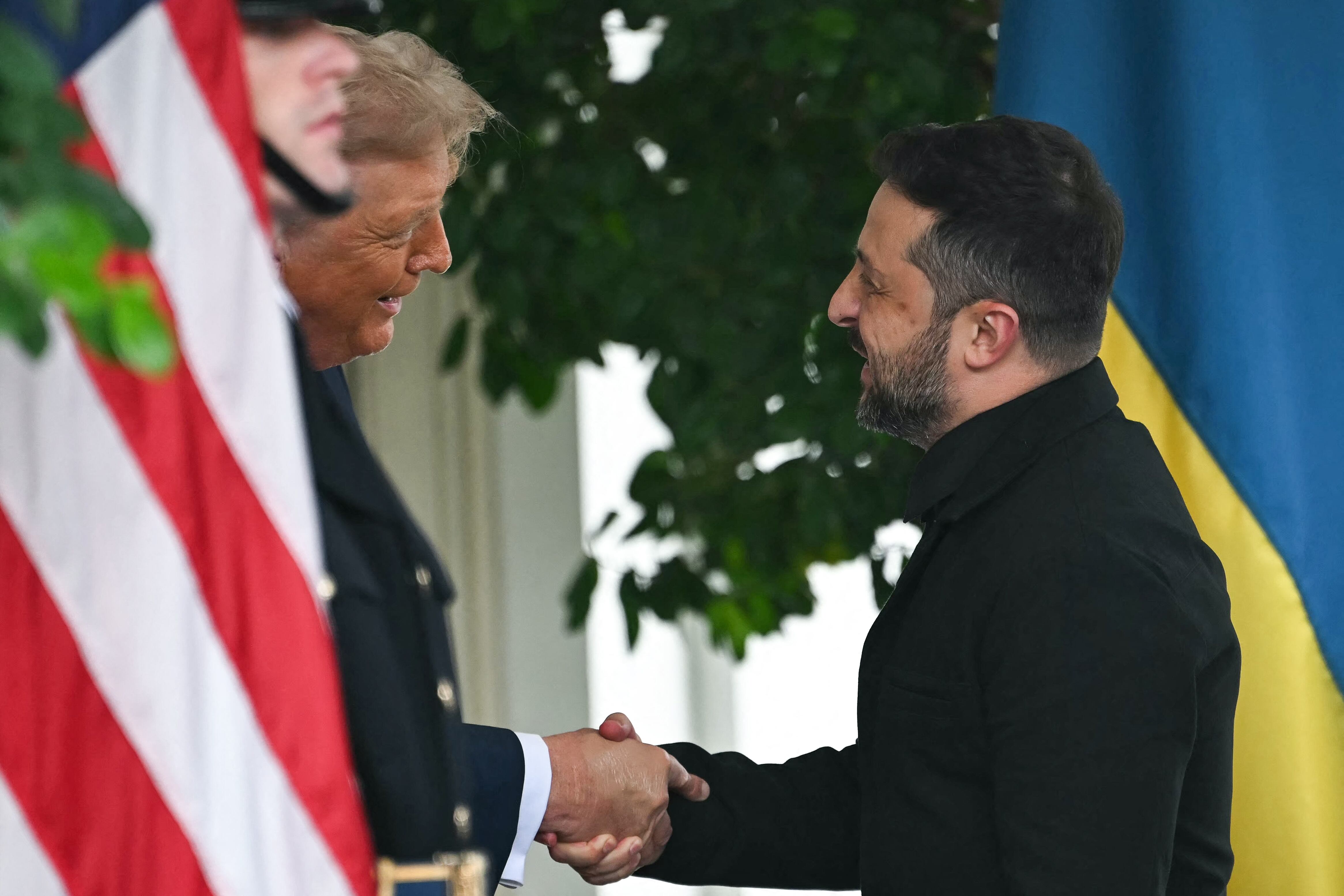 Previo al encuentro bilateral entre Donald Trump y Volodimir Zelenski para discutir una hoja de ruta para concluir con la guerra en Ucrania, los mandatarios dieron luces de los planes de paz que tienen en mente.
(Foto:    ANDREW CABALLERO-REYNOLDS/AFP via Getty Images)