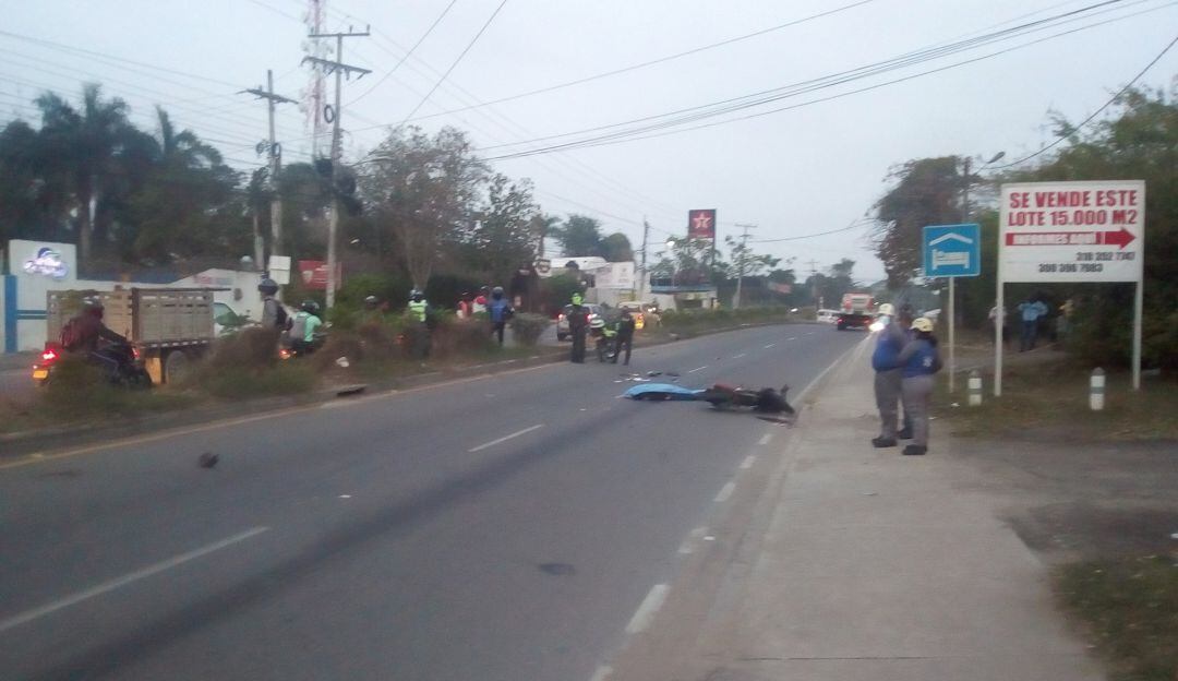 El hombre fue golpeado por detrás por un vehículo que intentó pasárselo y luego otro automotor lo arrolló