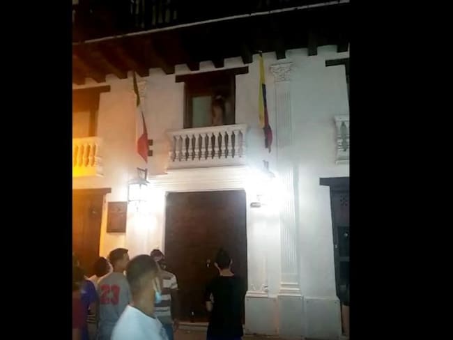 Sancionadas personas que sostuvieron actos sexuales en balcón de Cartagena