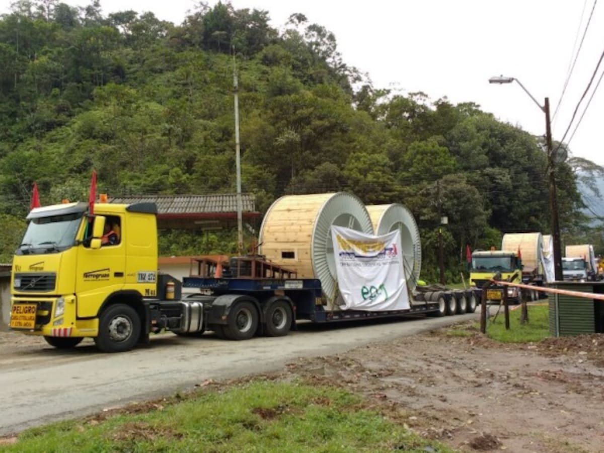 Llegan a Guatapé primeros carretes de cables para reparar central hidroeléctrica