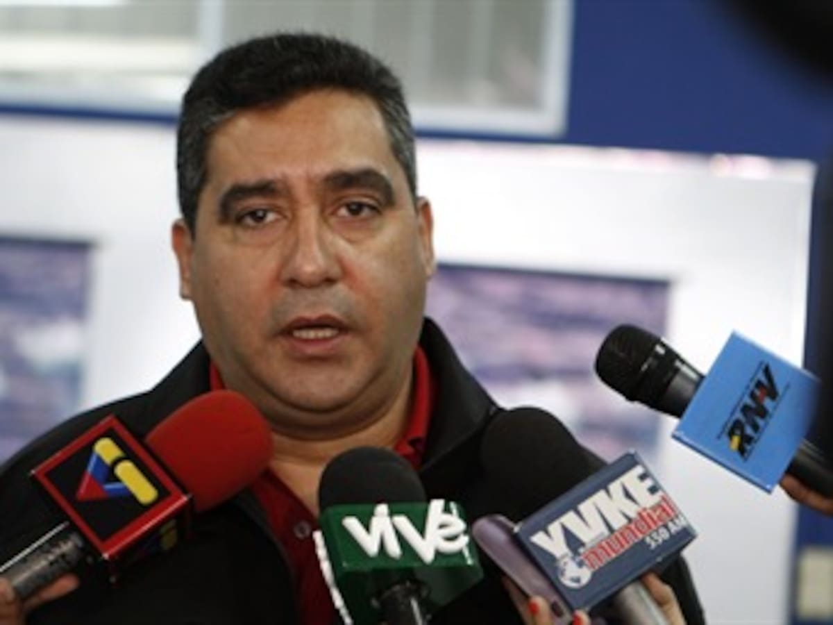 Gobierno venezolano detiene a estadounidense al que acusa de ser agente de inteligencia
