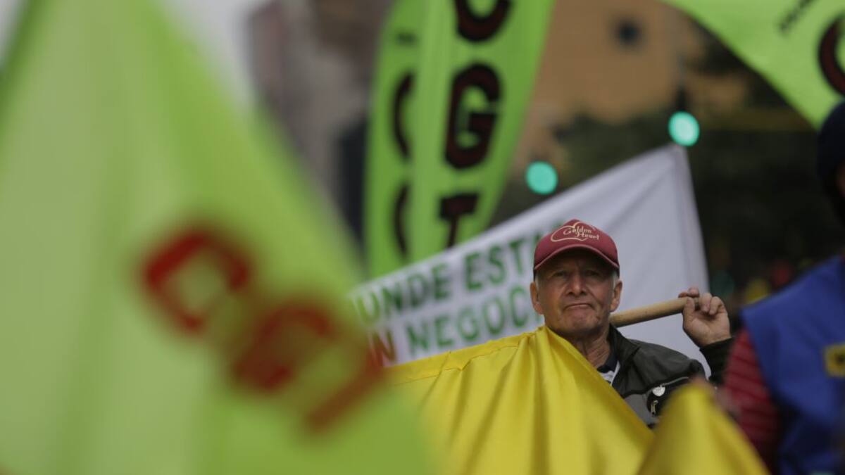 Con marcha y plantón Centrales Obreras piden agilizar 10 proyectos de ley