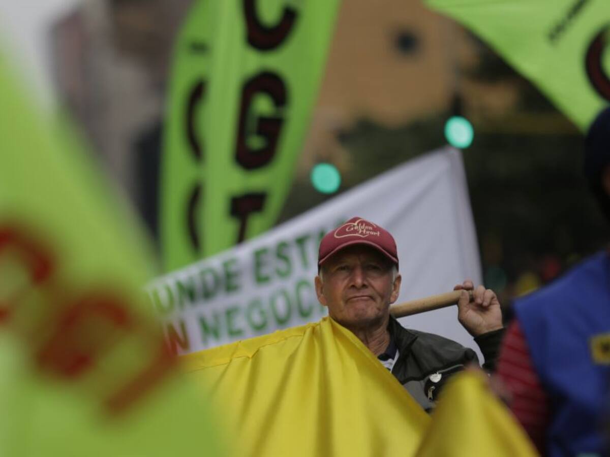Con marcha y plantón Centrales Obreras piden agilizar 10 proyectos de ley