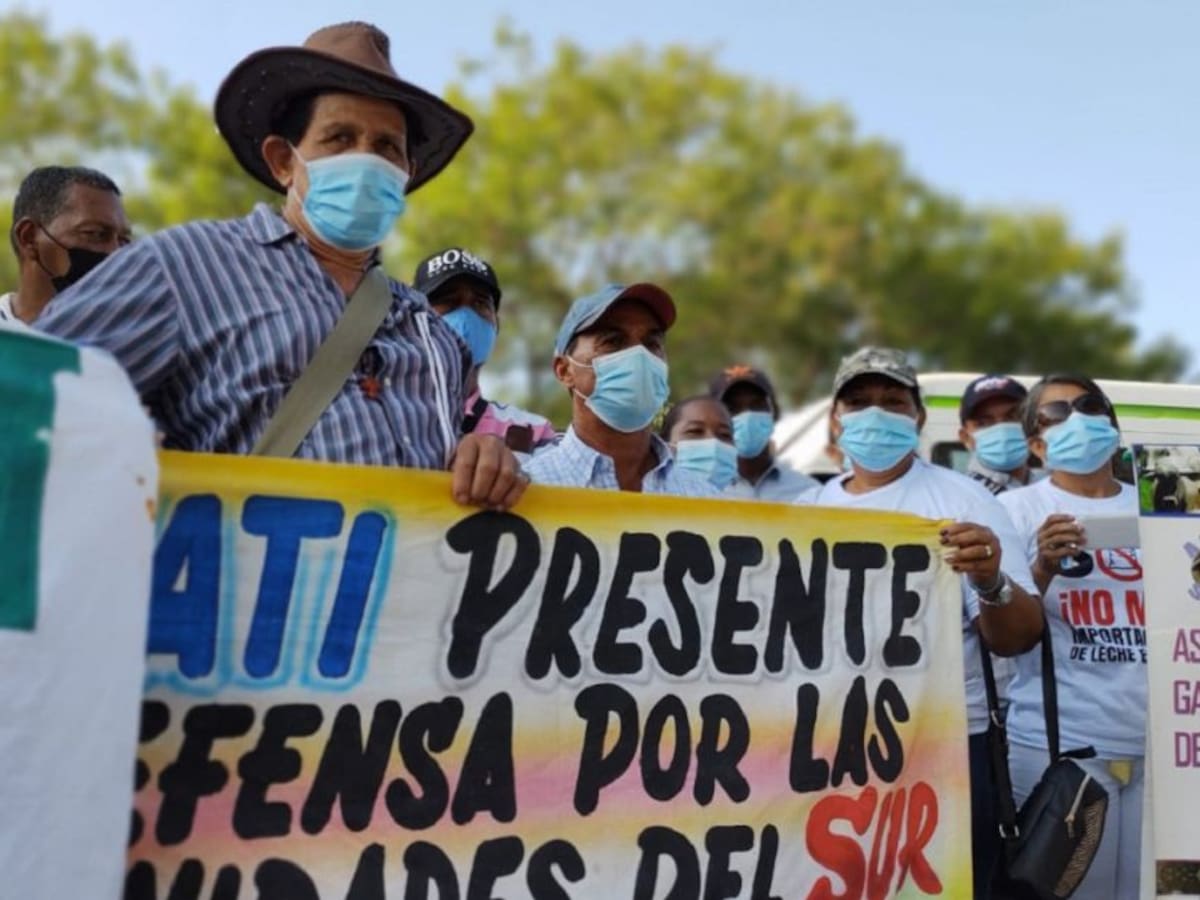 Ganaderos protestaron para rechazar importaciones de leche de EE.UU.