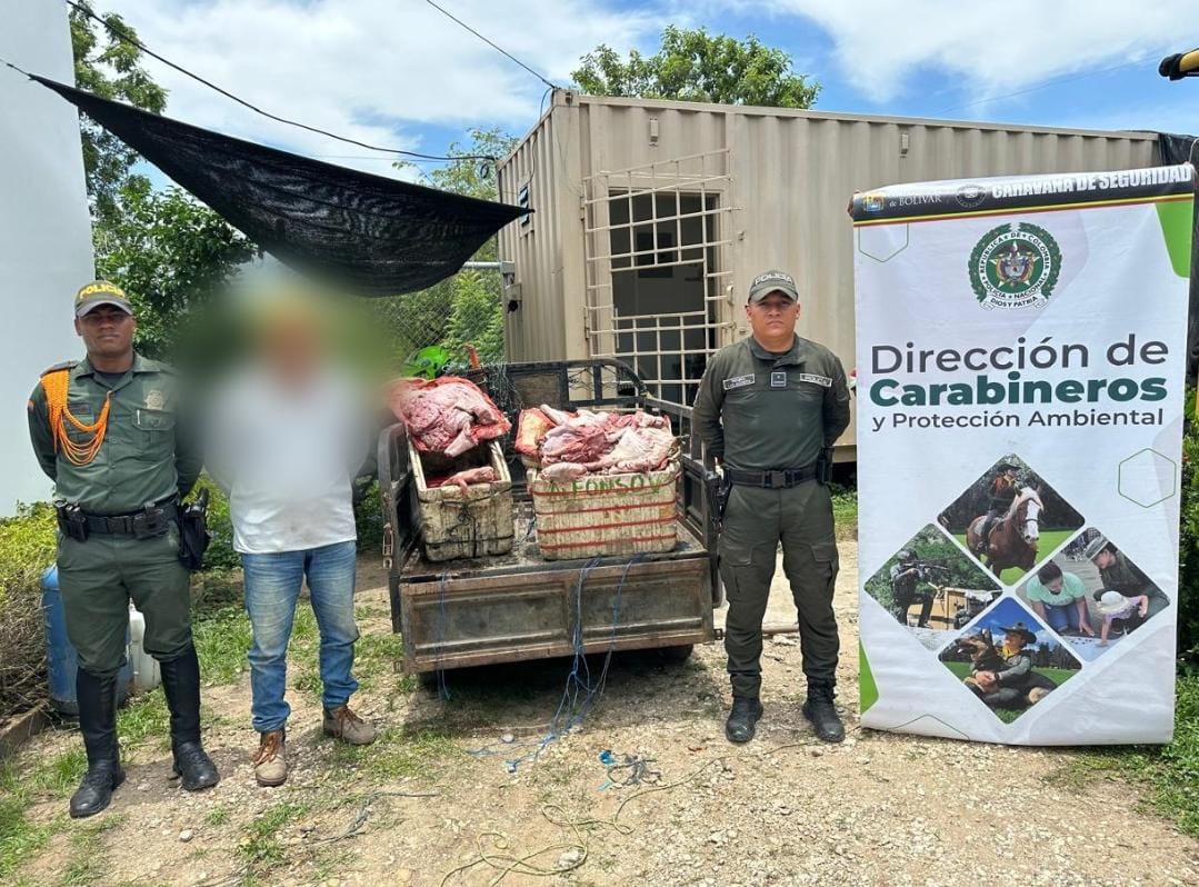 Capturado y carne decomisada. // Policía de Bolívar