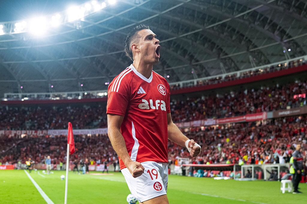 Rafael Santos Borré y su actuación brillante sobre Monsoon (Photo by Max Peixoto/Eurasia Sport Images/Getty Images)