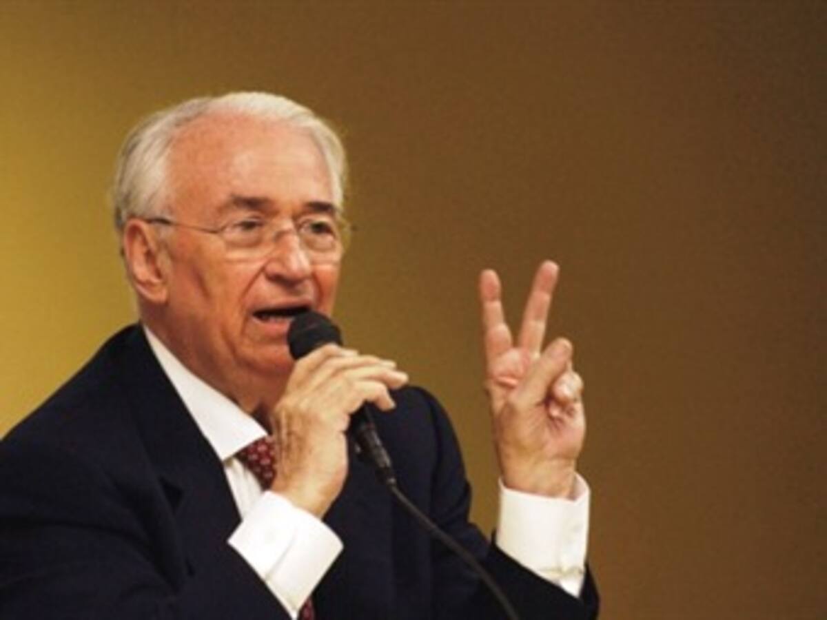 Expresidente Betancur aclara que no está en contra de reelección de Santos
