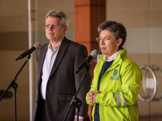 Leonidas Narváez, Gerente de la Empresa Metro y la Alcaldesa Claudia López; el día que anunciaron el plazo máximo para la entrega de los diseños de detalle.