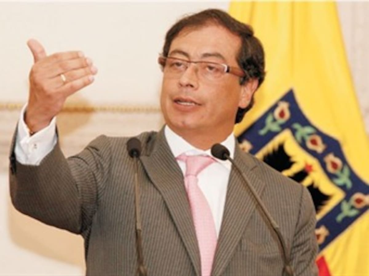 Petro invitó al ministro de Vivienda a leer el POT y a tomarse un café