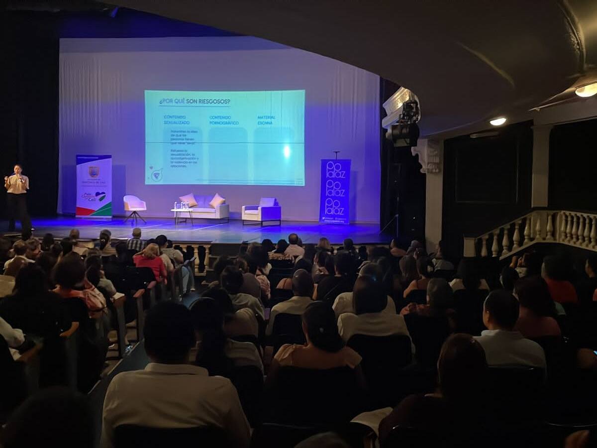 Conferencia “Niñas, niños y adolescentes en Internet” en la Cooperación Española